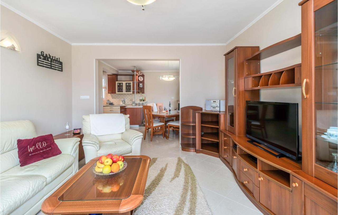 1 Bedroom Awesome Apartment In Kampor エクステリア 写真